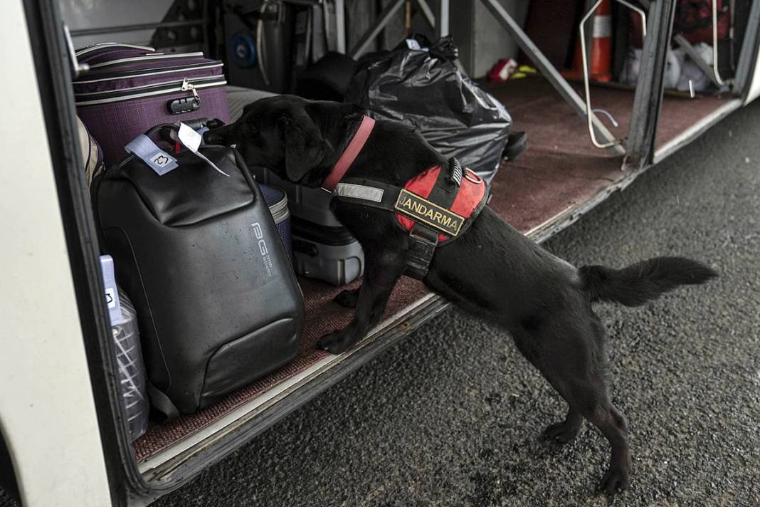 Modern radar sistemleri otoyollarda uçanı kaçanı anında tespit ediyor! 4 kademeli lazerlerle sürekli tarama yapılıyor 19
